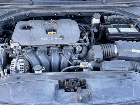 Used 2017 Hyundai Elantra SE FWD image 10