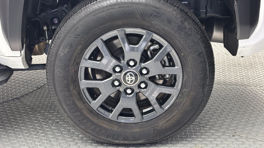 Used 2025 Toyota 4Runner SR5 AWD/4WD image 6