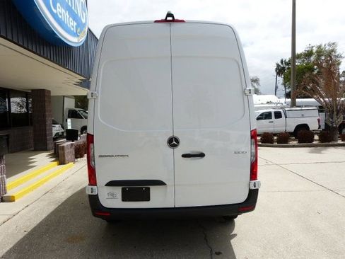 Used 2021 Mercedes-Benz Sprinter 1500 w/ Driver Convenience Package image 12