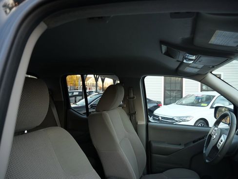 Used 2017 Nissan Frontier SV image 28