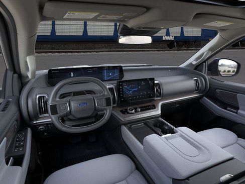 New 2026 Ford Expedition Platinum AWD/4WD image 9