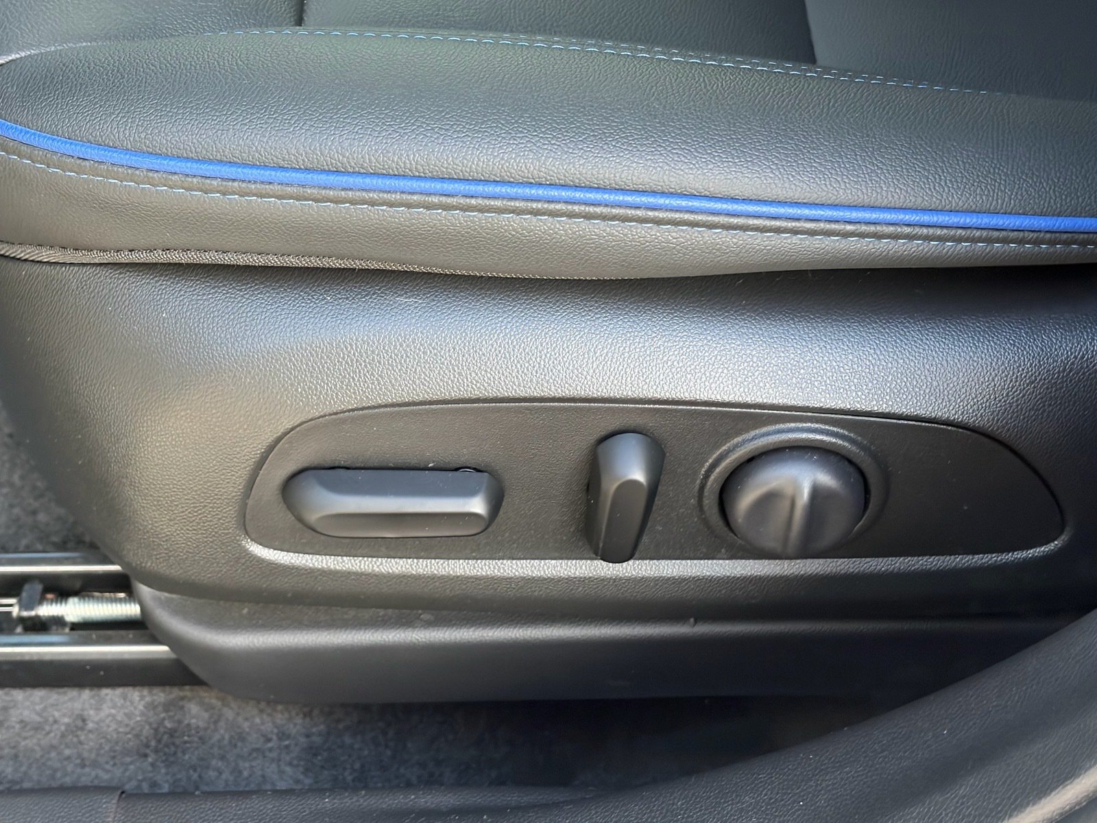 Used 2025 Buick Envista Sport Touring w/ Convenience I Package FWD image 13