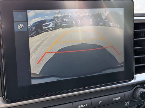 Used 2025 Hyundai Venue SEL FWD image 17