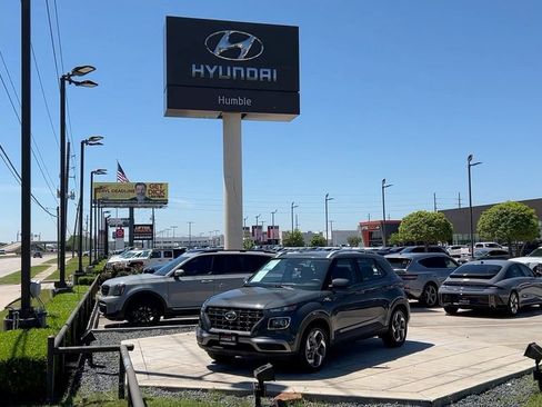 Certified 2025 Hyundai Venue SEL FWD image 39