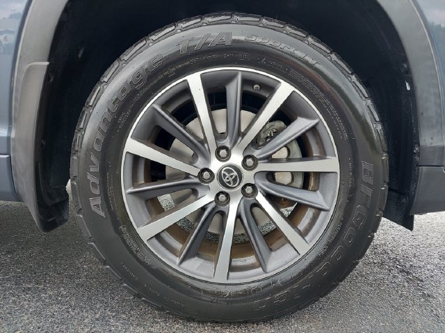 Used 2018 Toyota Highlander XLE AWD/4WD image 33