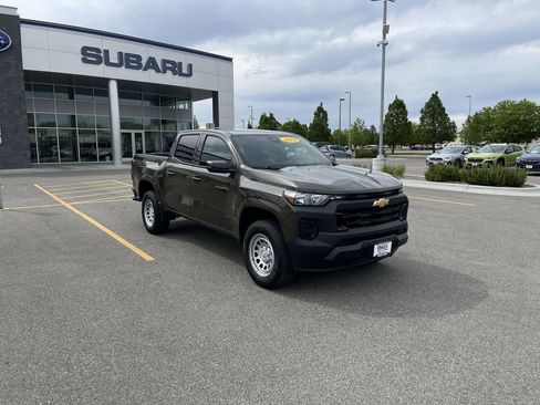 Used 2024 Chevrolet Colorado W/T RWD image 2