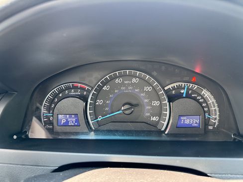 Used 2014 Toyota Camry XLE FWD image 13