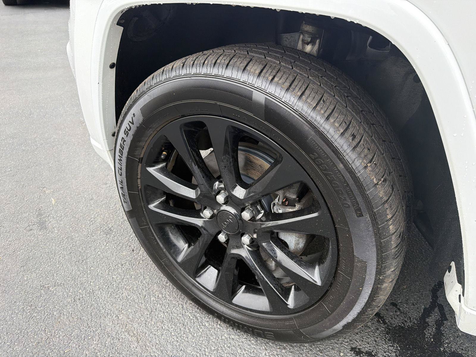 Used 2020 Jeep Grand Cherokee Altitude AWD/4WD image 9