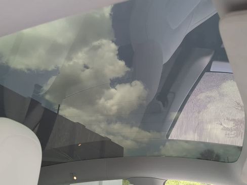 Used 2021 Tesla Model Y Performance image 17