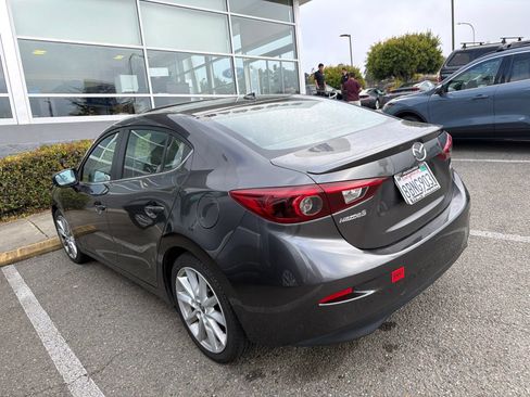 Used 2017 MAZDA MAZDA3 Grand Touring w/ Premium Equipment Package FWD image 4