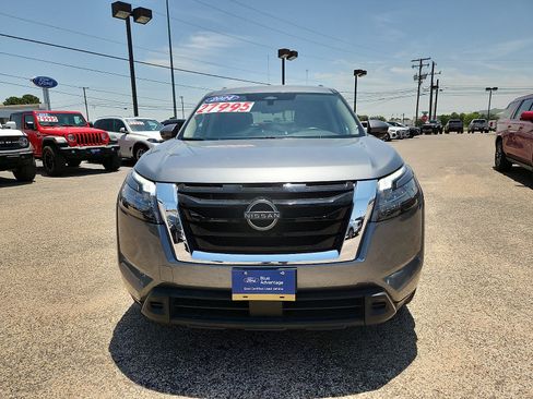 Used 2024 Nissan Pathfinder SV FWD image 2