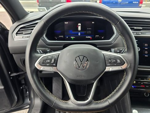 Used 2022 Volkswagen Tiguan SE FWD image 24