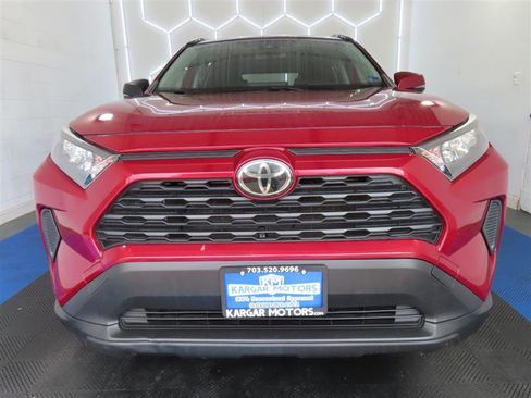 Used 2021 Toyota RAV4 LE FWD image 3