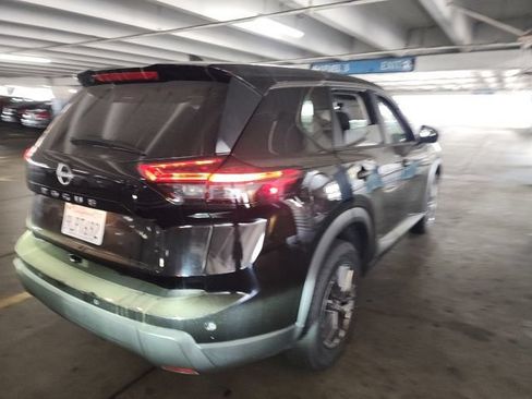 Used 2024 Nissan Rogue S FWD image 2