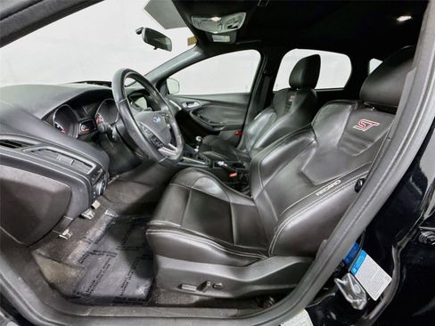 Used 2018 Ford Focus ST w/ Equipment Group 402A FWD image 2