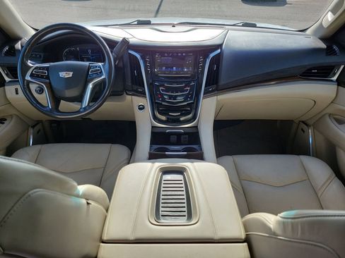 Used 2019 Cadillac Escalade Luxury image 13