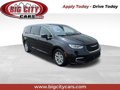 Used 2023 Chrysler Pacifica Touring-L