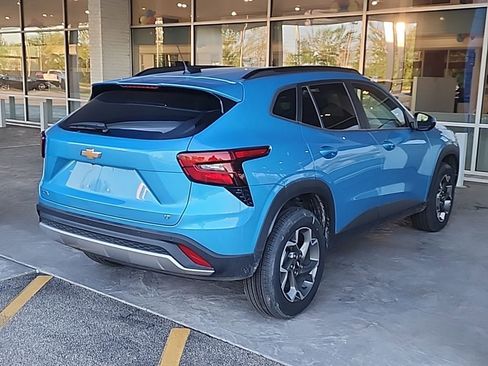 Used 2025 Chevrolet Trax LT w/ Driver Confidence Package image 2