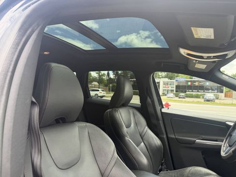 Used 2016 Volvo XC60 T5 Premier w/ Proximity Package FWD image 5