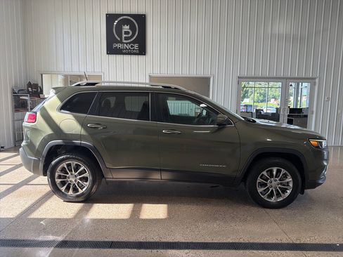Used 2020 Jeep Cherokee Latitude Plus w/ Cold Weather Group AWD/4WD image 5