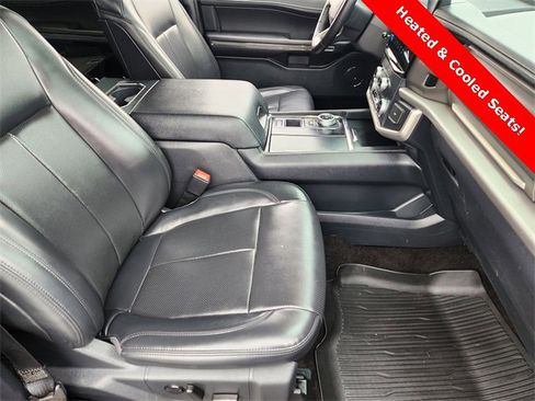 Used 2022 Ford Expedition XLT image 15