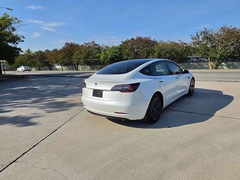 Used 2021 Tesla Model 3 Standard Range Plus RWD image 5