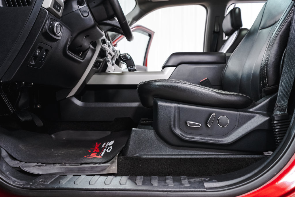Used 2018 Ford F150 Lariat w/ Equipment Group 502A Luxury AWD/4WD image 28