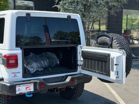 Used 2024 Jeep Wrangler Unlimited Rubicon 4xe AWD/4WD image 17