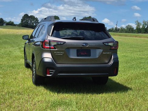 Used 2022 Subaru Outback Premium image 6