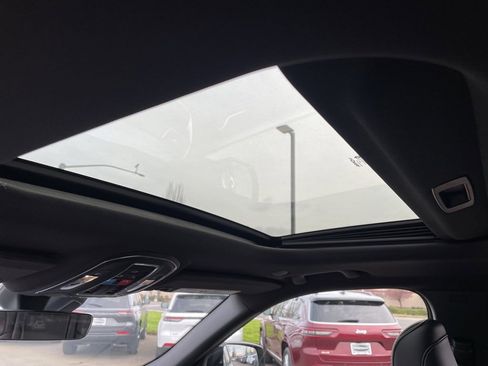 New 2025 Jeep Grand Cherokee Altitude image 11