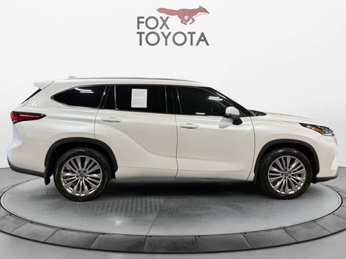 Used 2024 Toyota Highlander Platinum AWD/4WD image 7