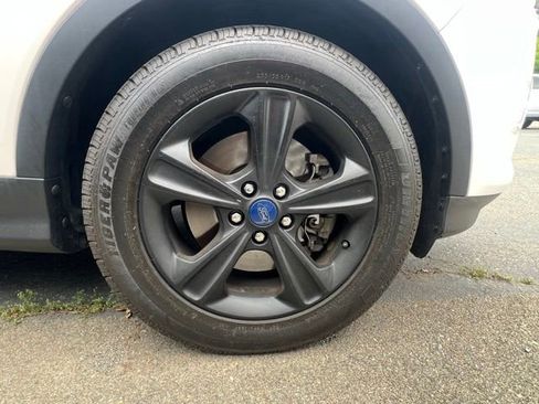 Used 2016 Ford Escape SE w/ SE Leather Comfort Package FWD image 4