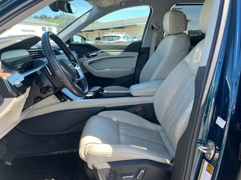 Used 2019 Audi e-tron Prestige w/ Prestige Package AWD/4WD image 15