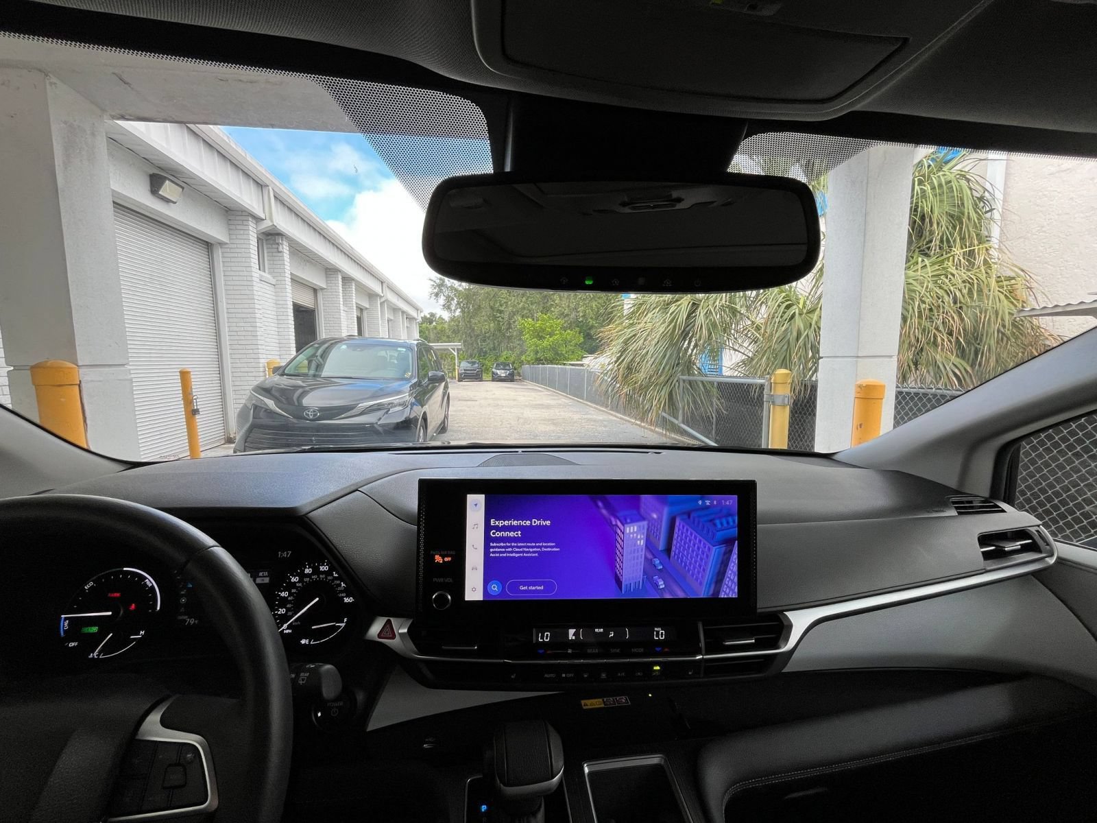 Used 2025 Toyota Sienna XLE FWD image 35