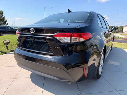 Used 2025 Toyota Corolla LE FWD image 28
