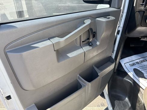 Used 2017 Chevrolet Express 2500 RWD image 14