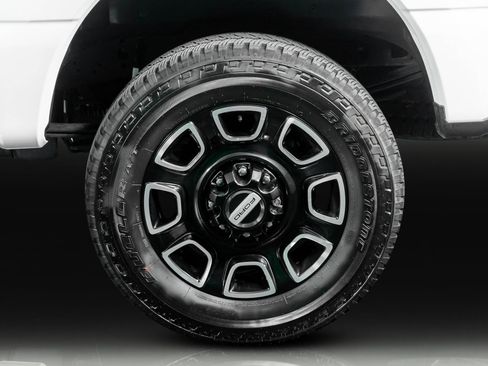 Used 2025 Ford F250 Platinum image 12