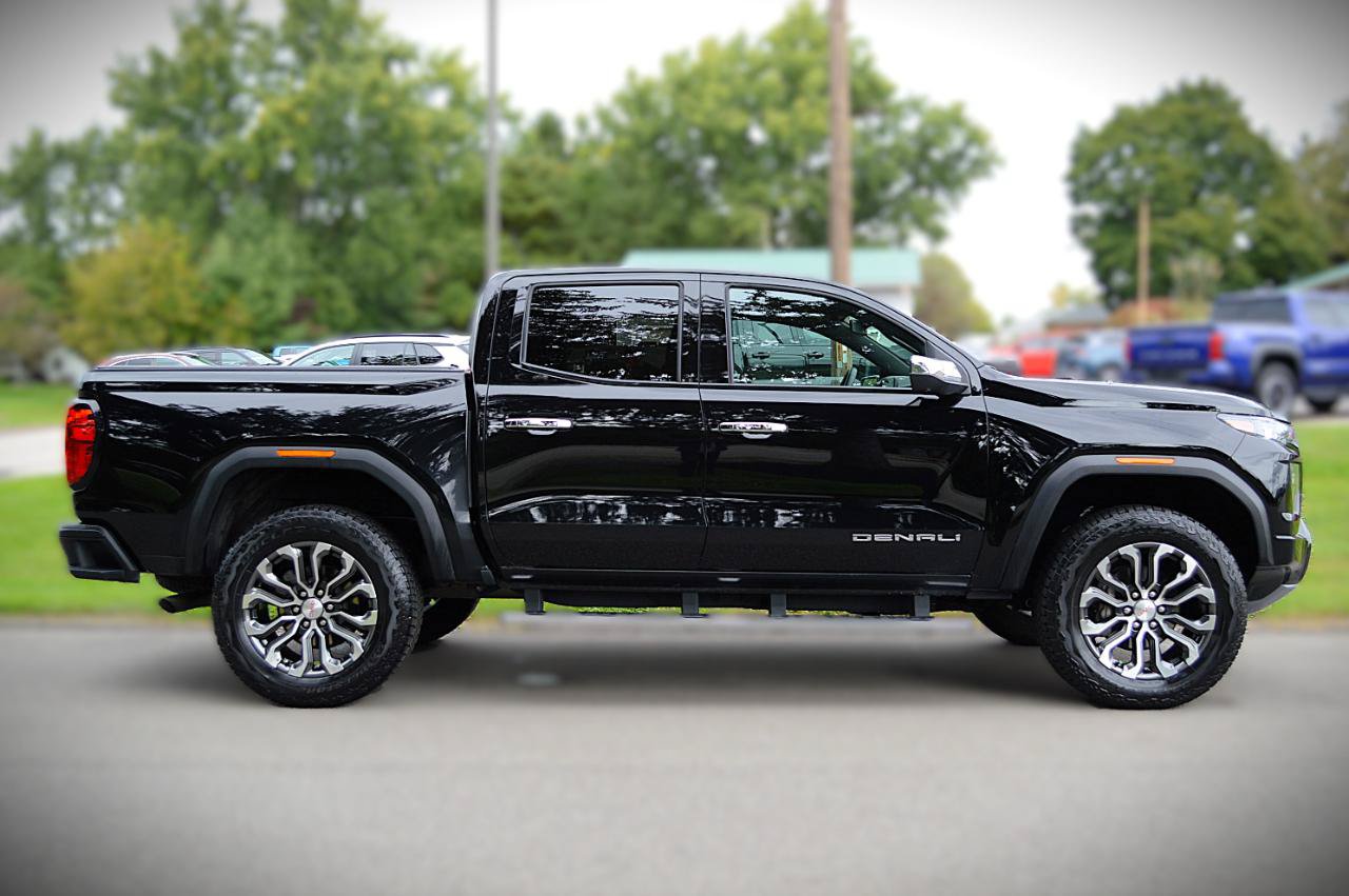 Used 2025 GMC Canyon Denali AWD/4WD image 4