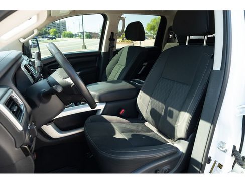 Used 2019 Nissan Titan SV w/ SV Convenience Package AWD/4WD image 12