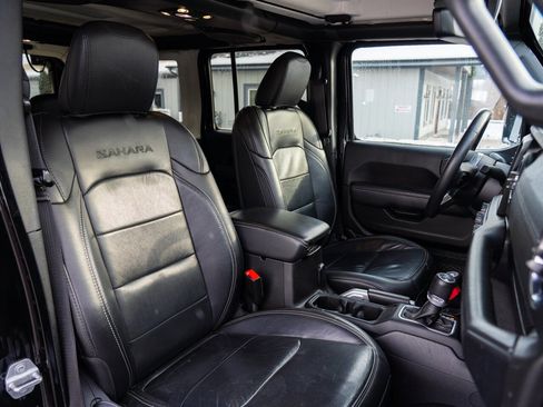 Used 2019 Jeep Wrangler Unlimited Sahara w/ Uconnect 4C Nav & Sound Group image 17