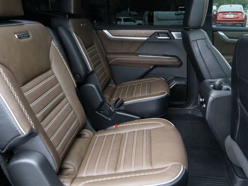 Certified 2026 GMC Acadia Denali Ultimate w/ LPO, Floor Liner Package image 32