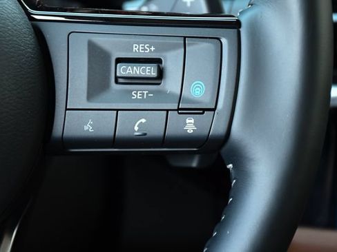 Used 2025 Nissan Pathfinder Platinum AWD/4WD image 37