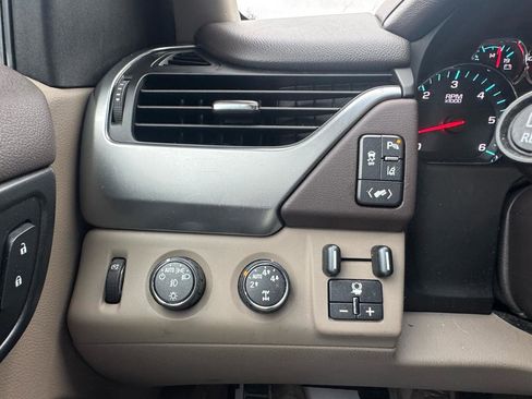 Used 2015 Chevrolet Suburban LT image 22