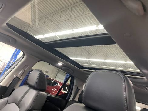 Certified 2023 Honda Pilot Touring image 17