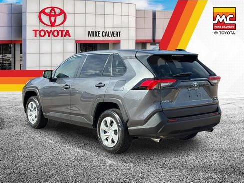 Used 2023 Toyota RAV4 LE AWD/4WD image 3