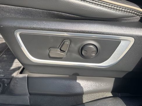 Used 2022 RAM 1500 Laramie AWD/4WD image 10