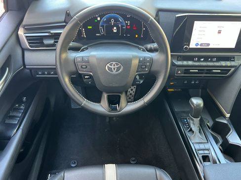 Used 2025 Toyota Camry SE FWD image 14