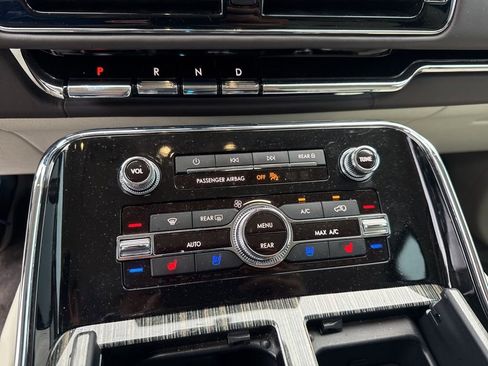 Used 2024 Lincoln Navigator Black Label image 9