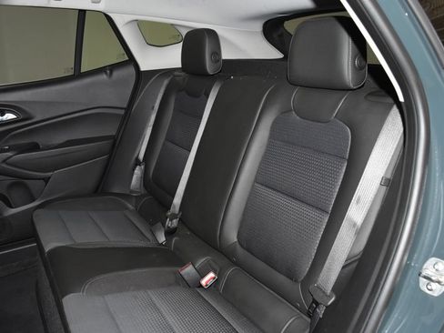 Used 2025 Chevrolet Trax LT FWD image 25