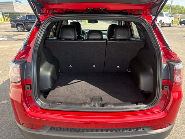 Used 2025 Jeep Compass Latitude AWD/4WD image 35